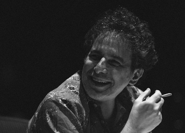 Andrés Calamaro: «Sigo juntando los pedazos rotos del espejo interior»