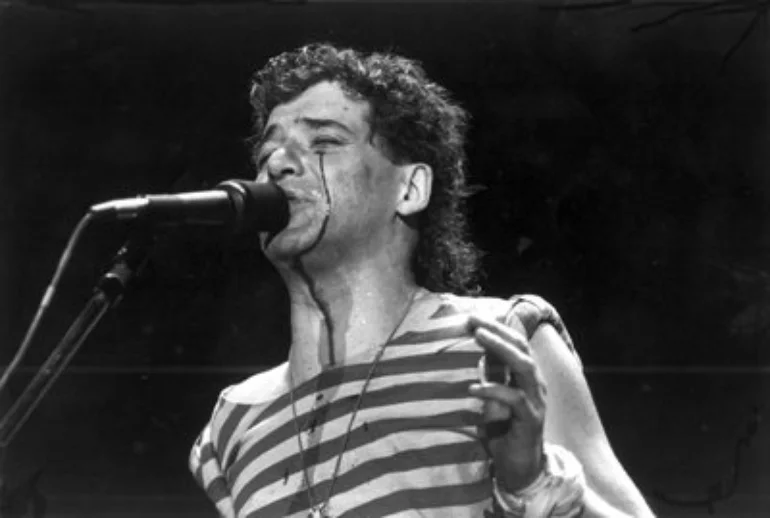 De todos tus olvidos aparece mi alimento